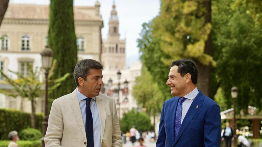 El presidente andaluz, Juanma Moreno, y el valenciano, Carlos Mazón, se reúnen en Sevilla.