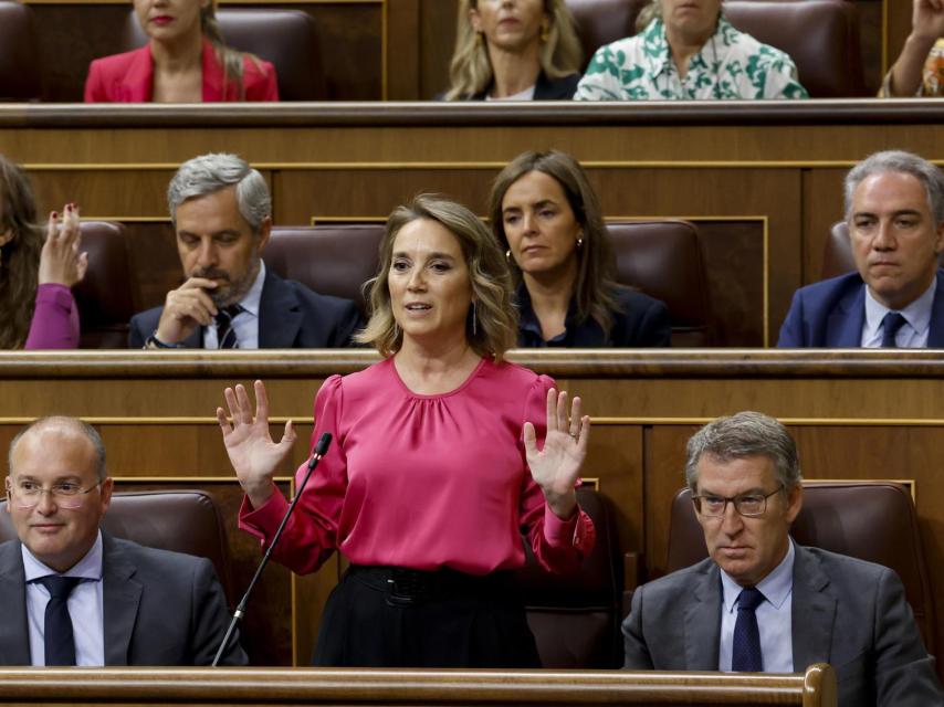 La secretaria general del PP, Cuca Gamarra, junto al presidente del Partido, Alberto Núñez Feijóo.