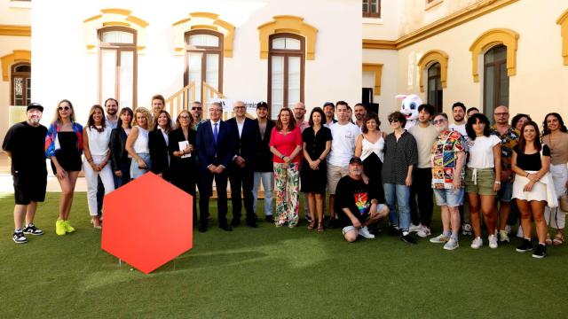 Foto familia de la presentación de la programación de La Térmica.