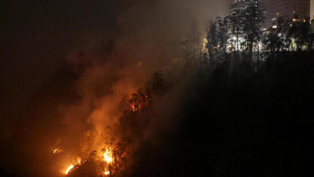 Imagen de los incendios que acechan los bloques de viviendas de Quito.