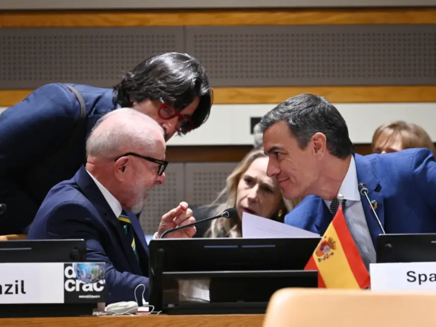 El presidente del Gobierno de España, Pedro Sánchez, junto al presidente de Brasil, Luiz Inázio Lula da Silva, en un acto paralelo a la Asamblea General de la ONU, este martes en Nueva York.