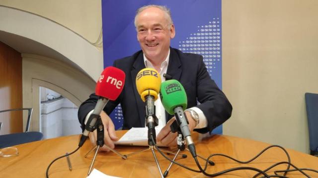 Miguel Lorenzo, esta mañana en la sede del PP en el Ayuntamiento de A Coruña.