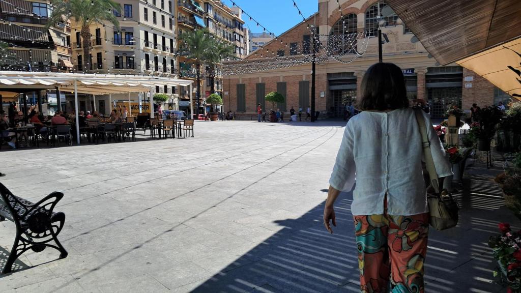 La plaza del Mercado Central es un punto de encuentro para los alicantinos.