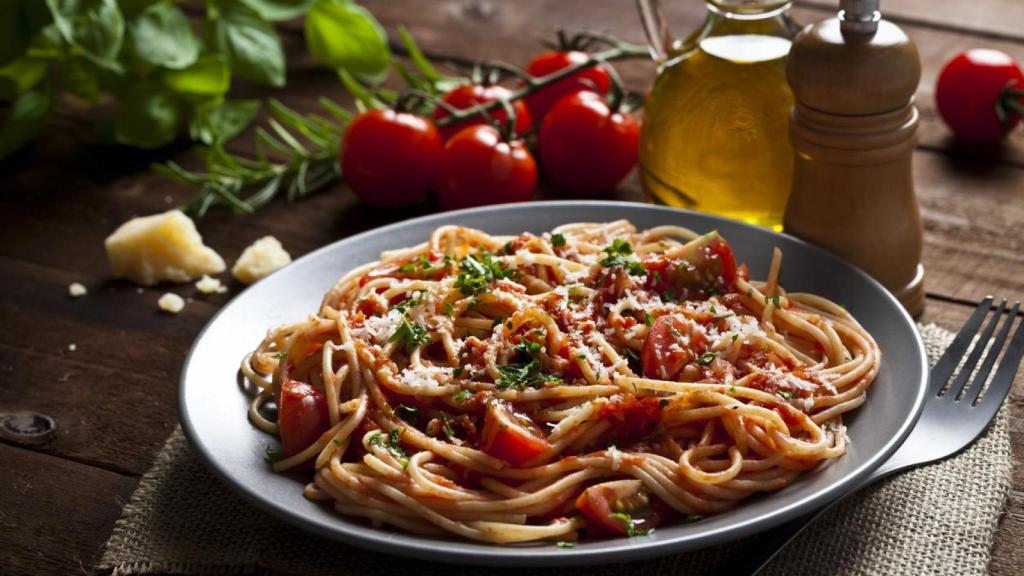 Plato de pasta con queso.