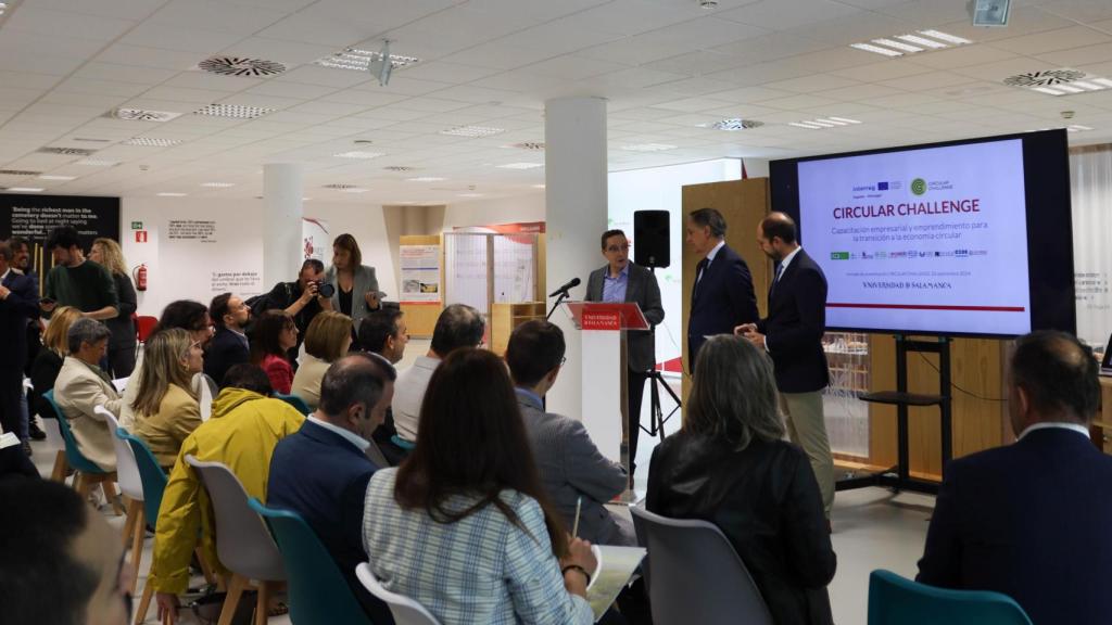 Juan Manuel Corchado durante su intervención en la inauguración del proyecto junto a Carlos García Carballo y Óscar Lorenzo