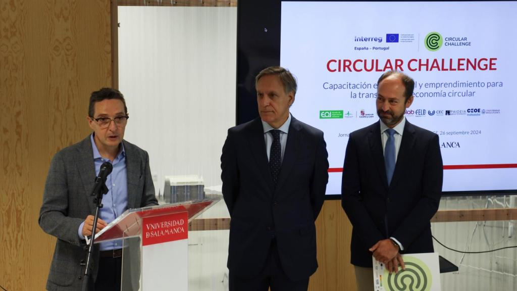 Juan Manuel Corchado durante su intervención en la inauguración del proyecto junto a Carlos García Carballo y Óscar Lorenzo