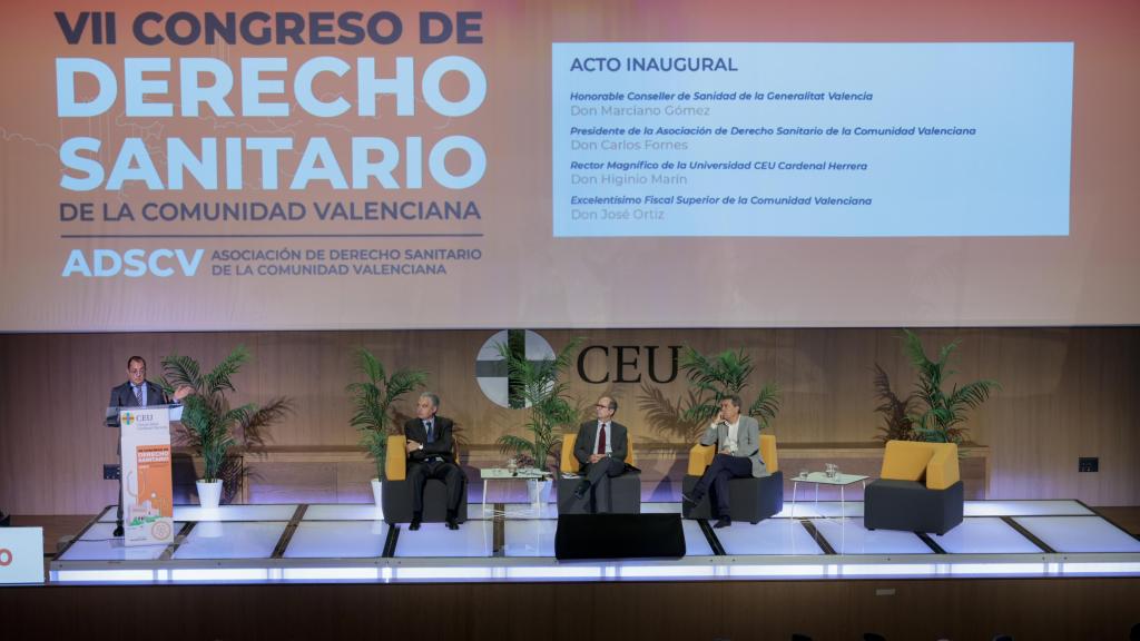 El presidente de la Asociación de Derecho Sanitario de la Comunitat Valenciana, Carlos Fornés, durante su intervención en el acto inaugural del VII Congreso de Derecho Sanitario. Efe / Biel Aliño