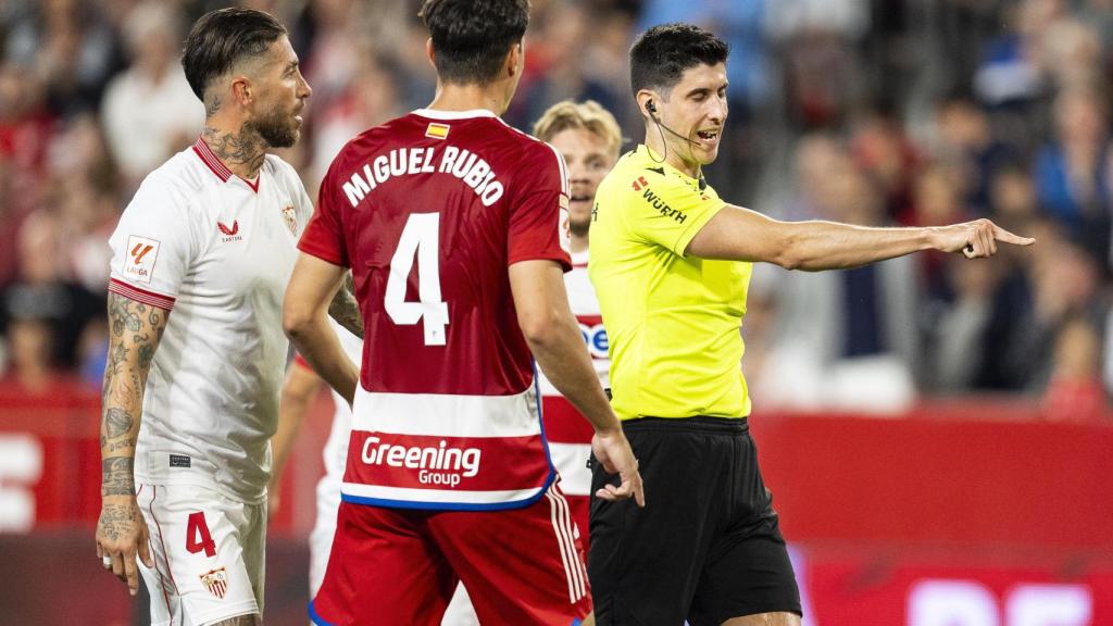 Busquets Ferrer, durante un partido entre el Sevilla y el Granada.