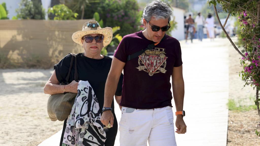 Mayte Zaldívar y Fernando Marcos, en una fotografía tomada el 26 de mayo de 2024, en Marbella.