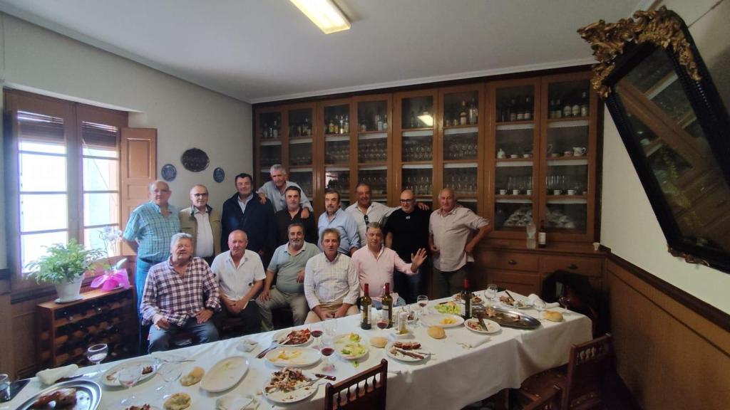 Fonda Ortega La Fuente de San Esteban: una decena de amigos del seminario de Ciudad Rodrigo