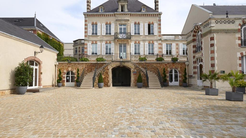 Entrada  a la Maison Bollinger en Ay, Champagne.