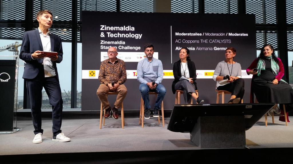 Representantes de la Administración pública y miembros de Zinemaldia & Technology en la apertura de Zinemaldia Startup Challenge, este 26 de septiembre en Tabakalera.