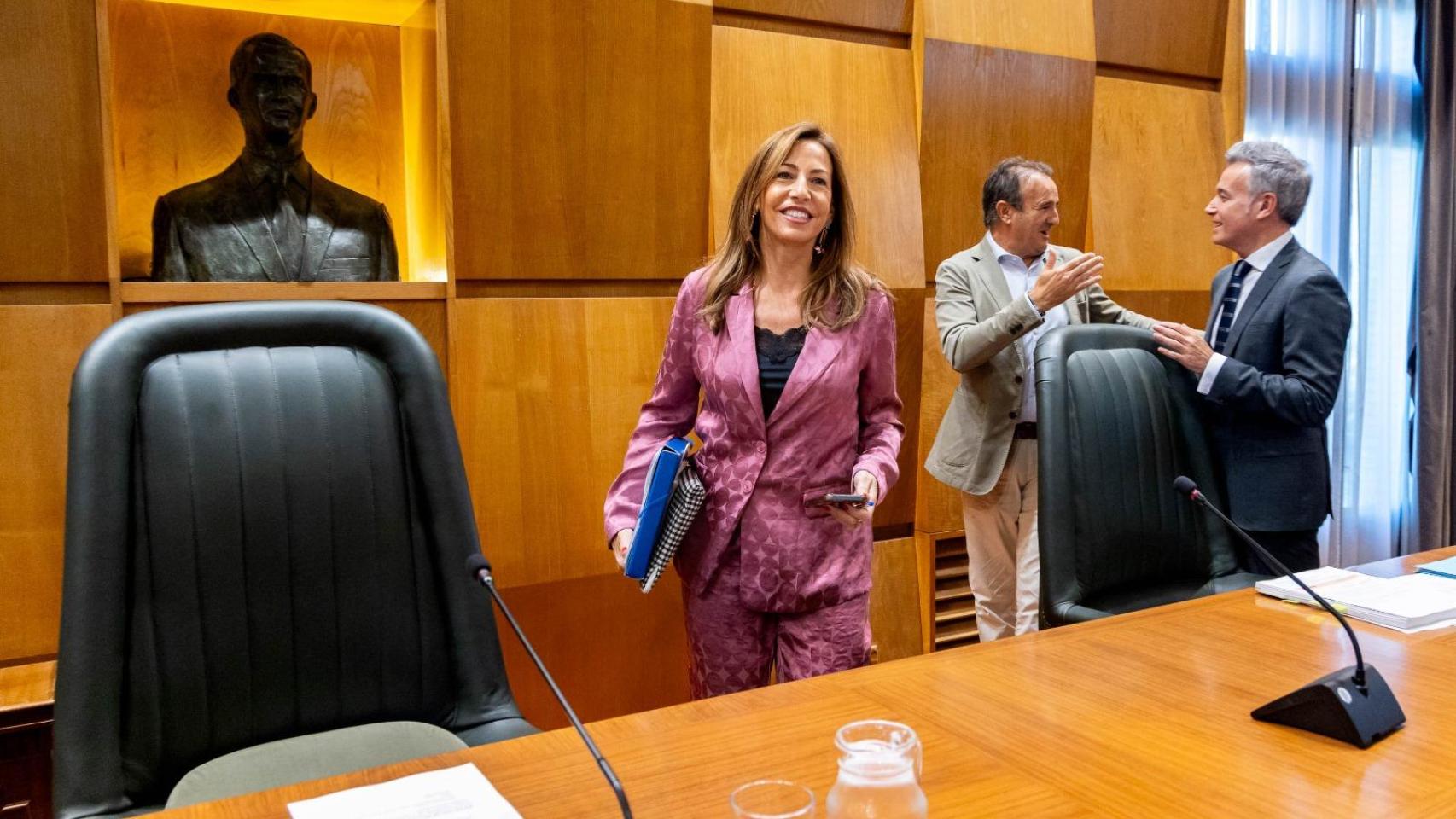 La alcaldesa de Zaragoza, Natalia Chueca, en el pleno del Ayuntamiento de Zaragoza.