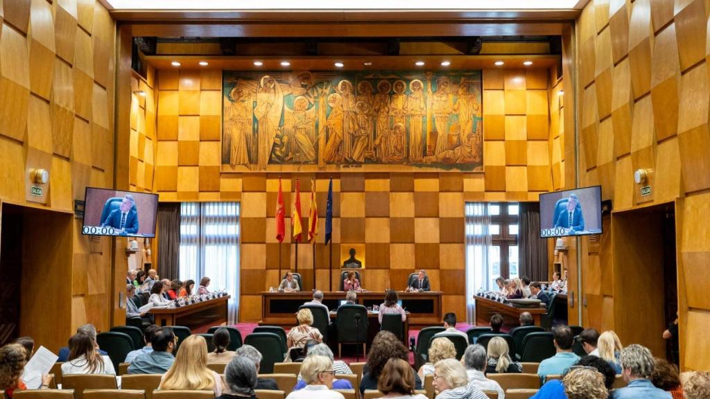 El salón de plenos del Ayuntamiento de Zaragoza, este jueves.