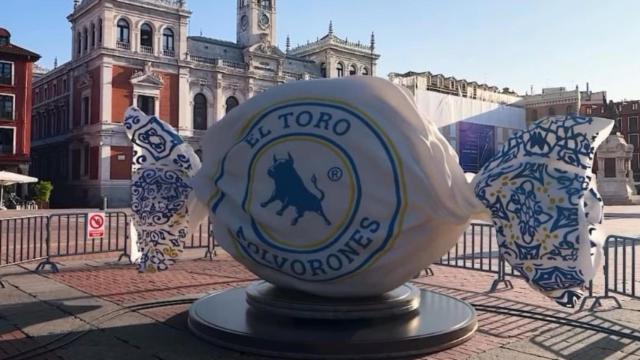 Un polvorón gigante en la Plaza Mayor de Valladolid