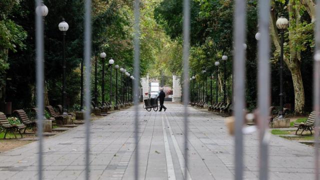 Imagen del Campo Grande de Valladolid cerrado, este jueves