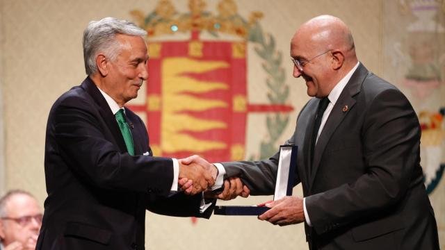 Entrega de la Medalla de Oro de la Ciudad de Valladolid a la Junta Provincial de Valladolid de la AECC