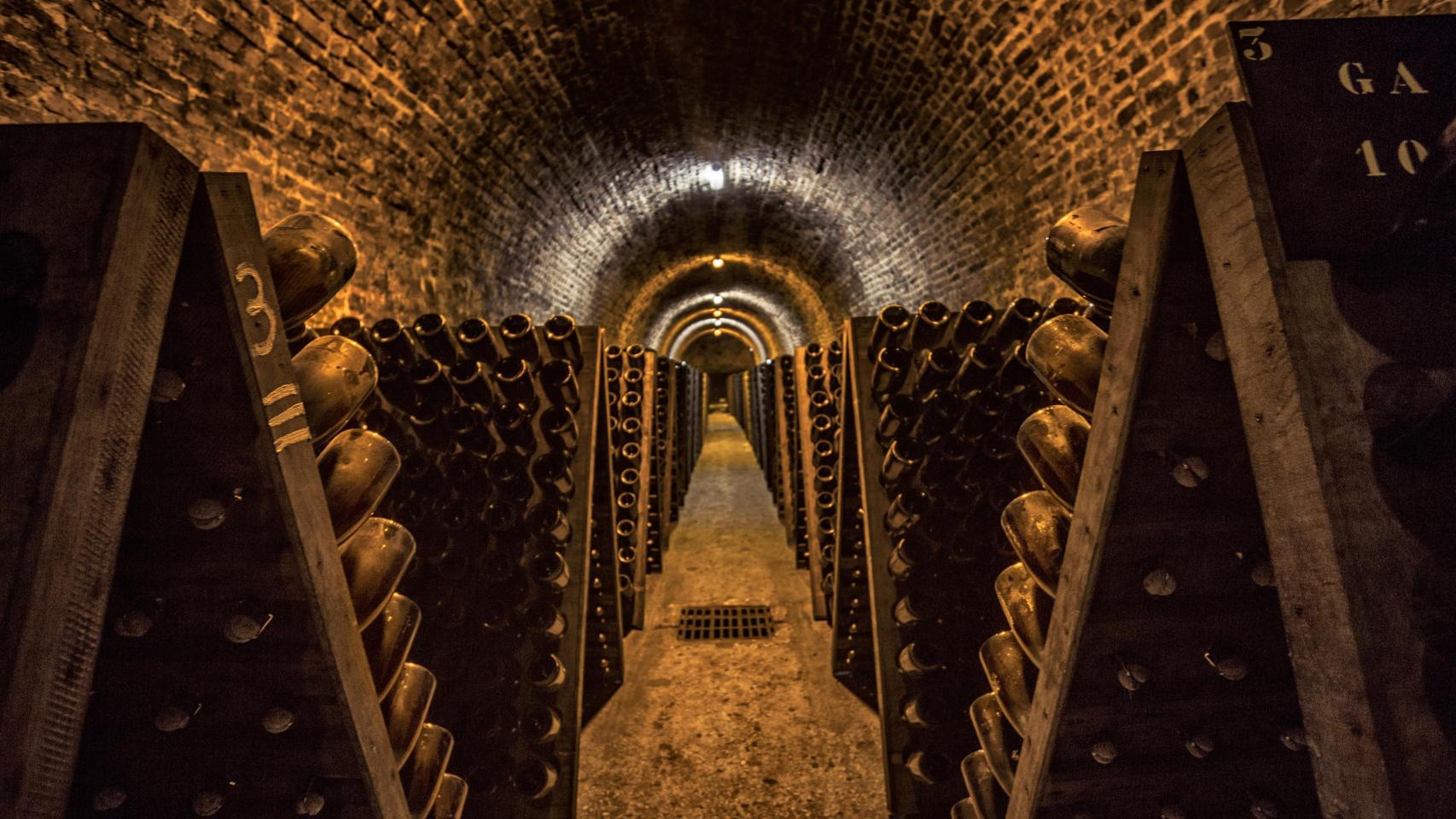 Interior de las bodegas de Bollinger en Ay.