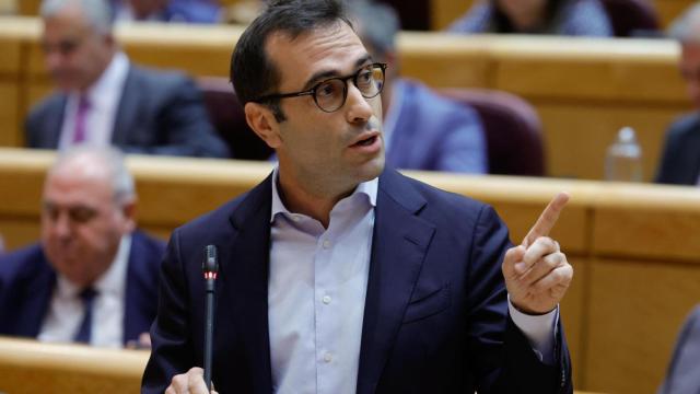 El ministro de Economía, Comercio y Empresa, Carlos Cuerpo, interviene durante el pleno del Senado donde se celebra la sesión de control al Gobierno.