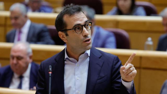 El ministro de Economía, Comercio y Empresa, Carlos Cuerpo, interviene durante el pleno del Senado donde se celebra la sesión de control al Gobierno.