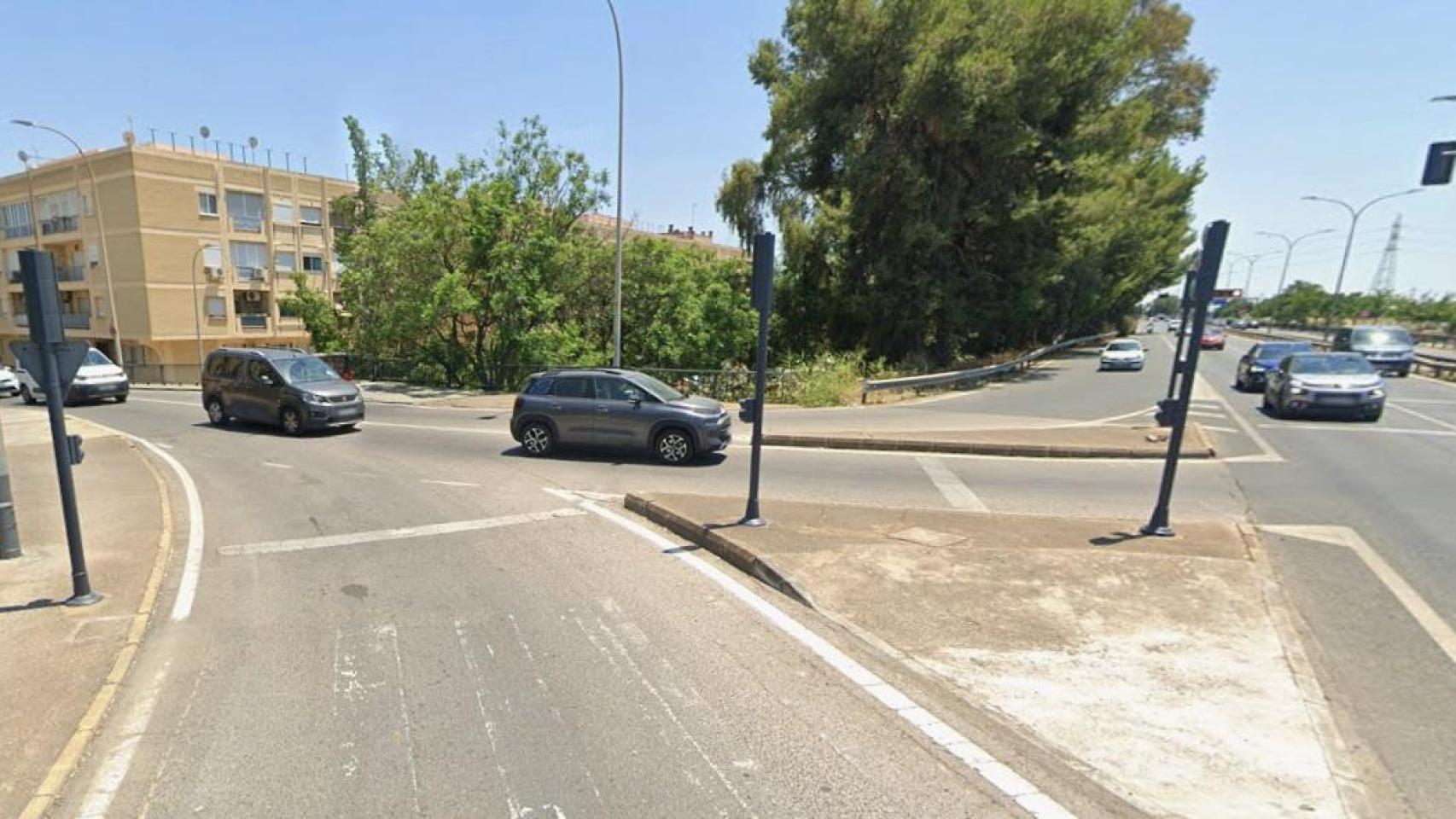 Acceso a la Avenida de Coria a través del Muro de Defensa.