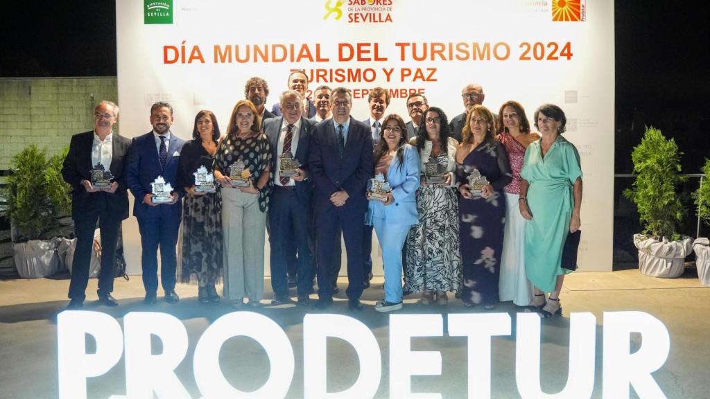 Imagen de los galardonados en la gala con motivo del Día Mundial del Turismo