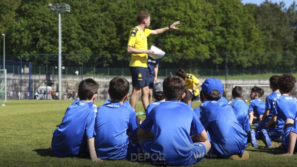 Un entrenamiento de la Escola Deportivo.