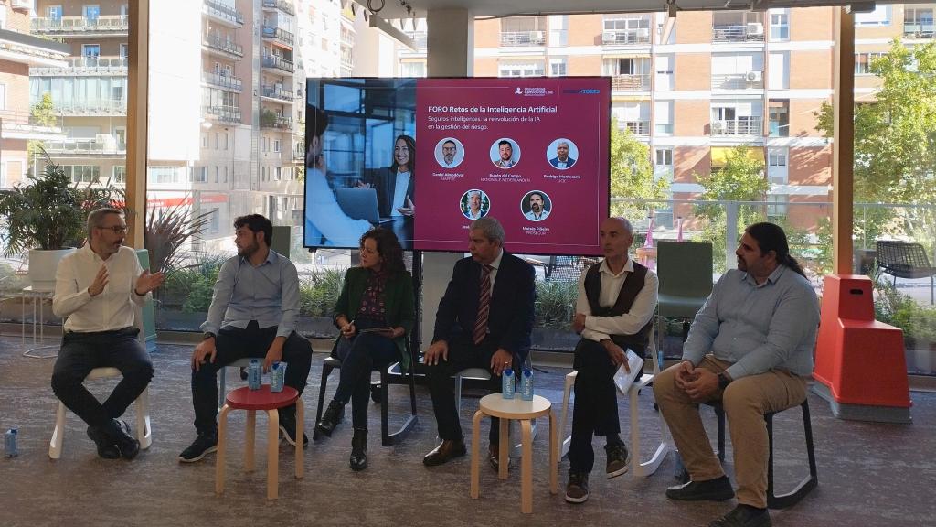 Un instante durante la mesa redonda organizada por DISRUPTORES y la Universidad Camilo José Cela (UCJC).