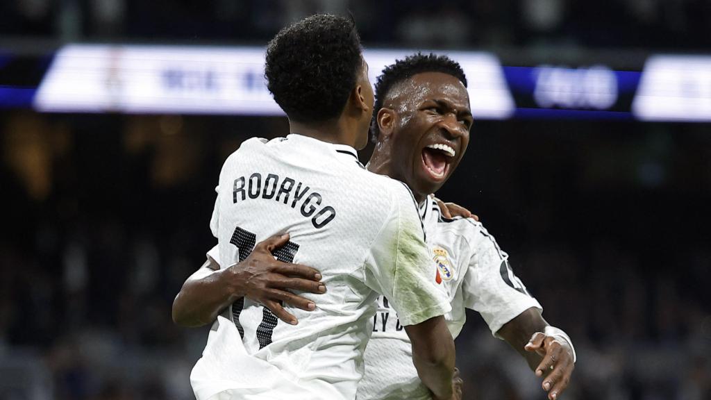 Vinicius y Rodrygo celebran un gol frente al Alavés.