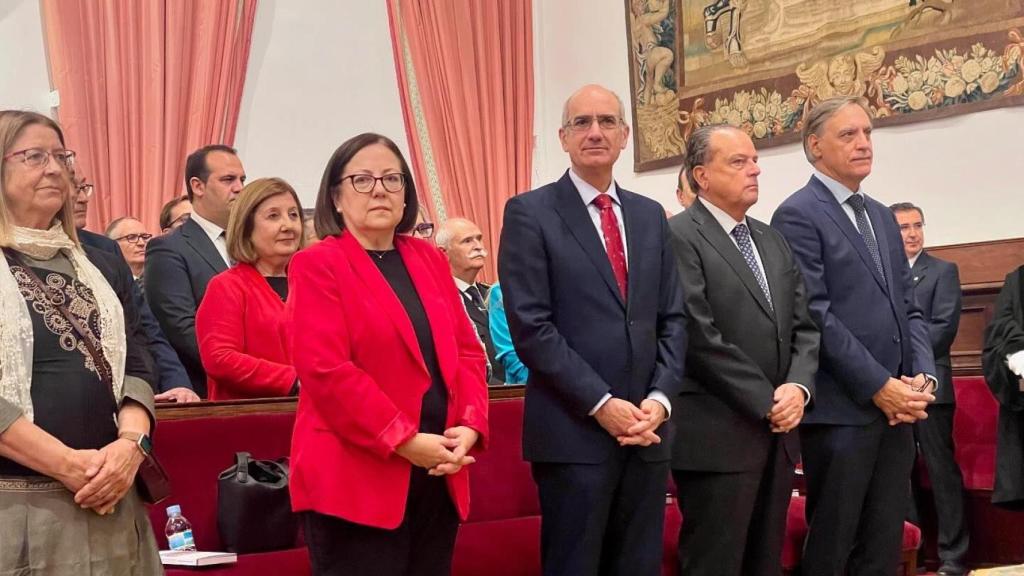 Autoridades asistentes a la inauguración del curso académico de la USAL