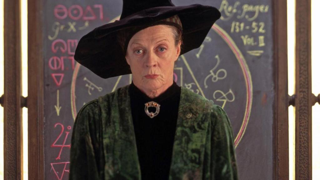 Maggie Smith en el papel de la profesora Minerva McGonagall en la serie de películas de 'Harry Potter'