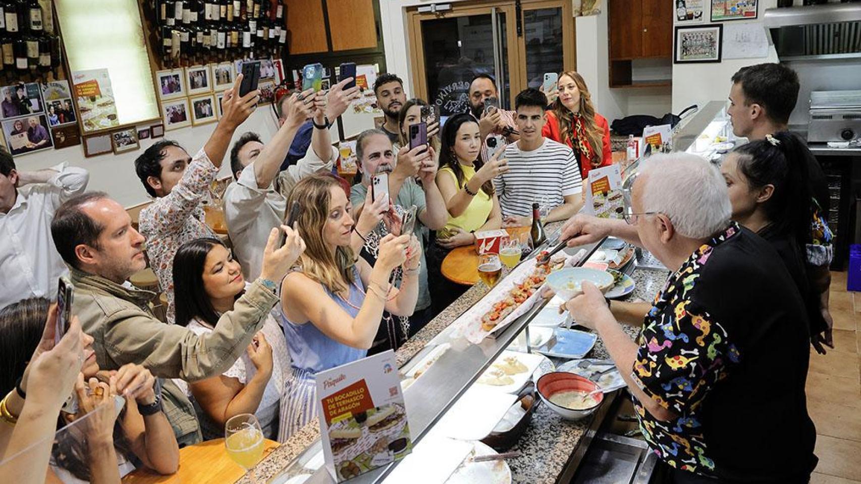 Presentación de La Ruta del Paquito 2024 en el Bar Cervino de Zaragoza.