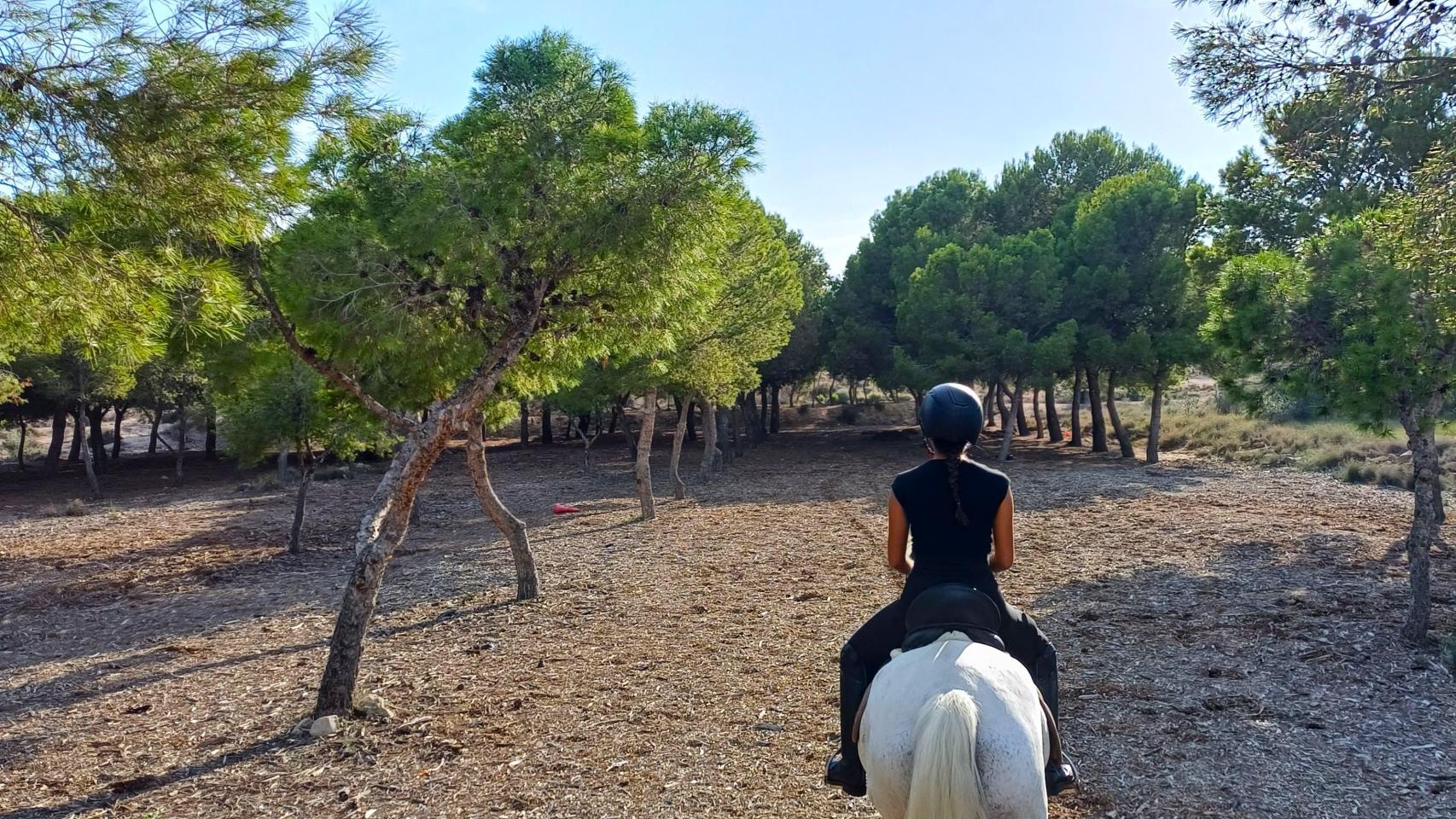 Una excursión a caballo con el Club Hípico Villamontes.