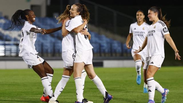 Las futbolistas del Real Madrid celebran un gol frente al Sporting de Portugal en la Champions League.