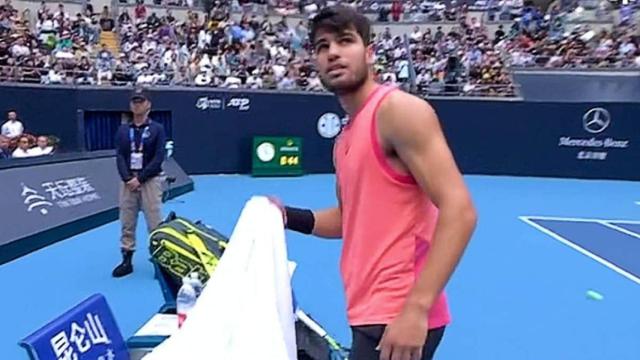 El enfado de Carlos Alcaraz con la jueza de silla del Open de China