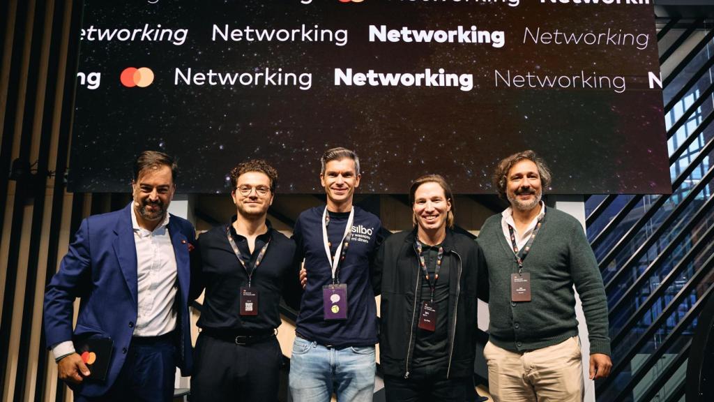 Alejandro Banegas (Head of Digital Partners, Mastercard Spain) y Rui Patraquim (Head of Business Development, Mastercard Portugal), con los ganadores.