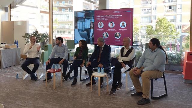 Un instante durante la mesa redonda organizada por DISRUPTORES y la Universidad Camilo José Cela (UCJC).