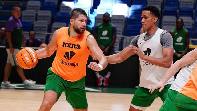 Tillie y Tyson Pérez durante un entrenamiento con el Unicaja.