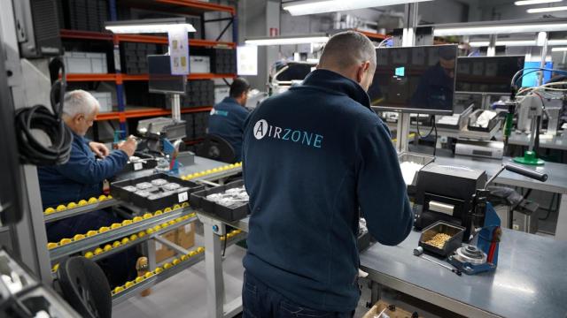 Trabajadores de Airzone en la planta de Málaga.