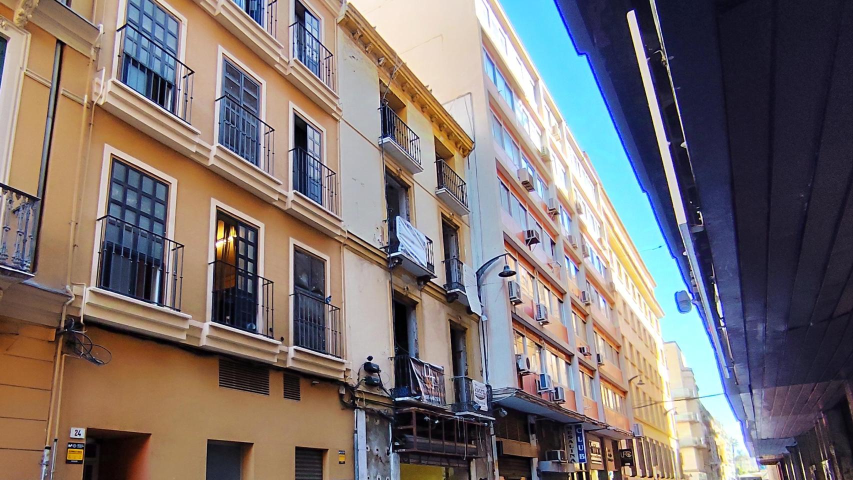 Edificio de la calle Vendeja, en el barrio del Soho, que será convertido en albergue.