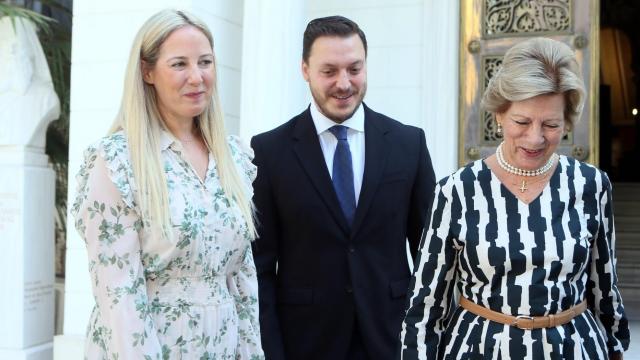 Los novios y Ana María de Grecia, antes del enlace.