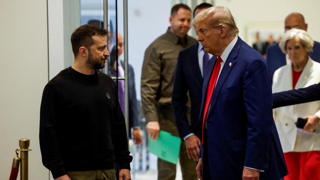 El candidato presidencial republicano y expresidente Donald Trump y el presidente de Ucrania, Volodímir Zelenski, se reúnen en la Torre Trump.