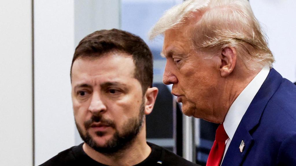 El presidente ucraniano Volodímir Zelenski y el expresidente de EEUU Donald Trump, en la reunión de ayer en la torre del candidato republicano.