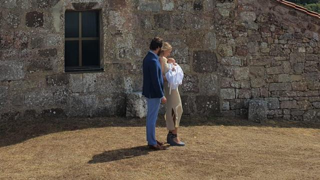 Juan García-Gallardo y Teresa Silvestre en el bautizo de su hijo Blas