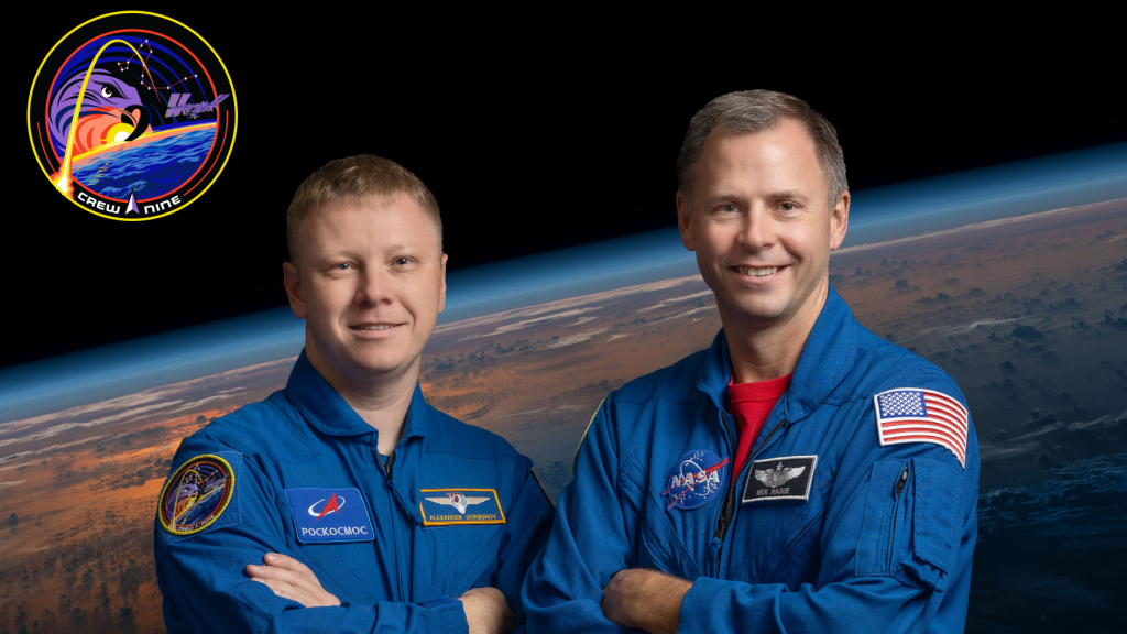 Cosmonauta Aleksandr Gorbunov de Roscosmos (izq) y Nick Hague de la NASA