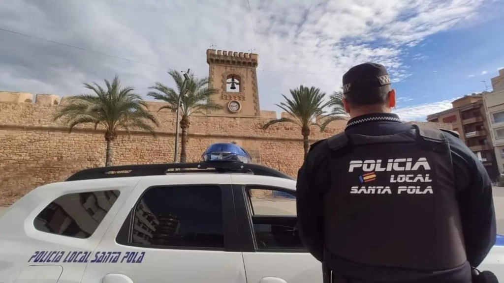 Un agente de la Policía Local de Santa Pola.