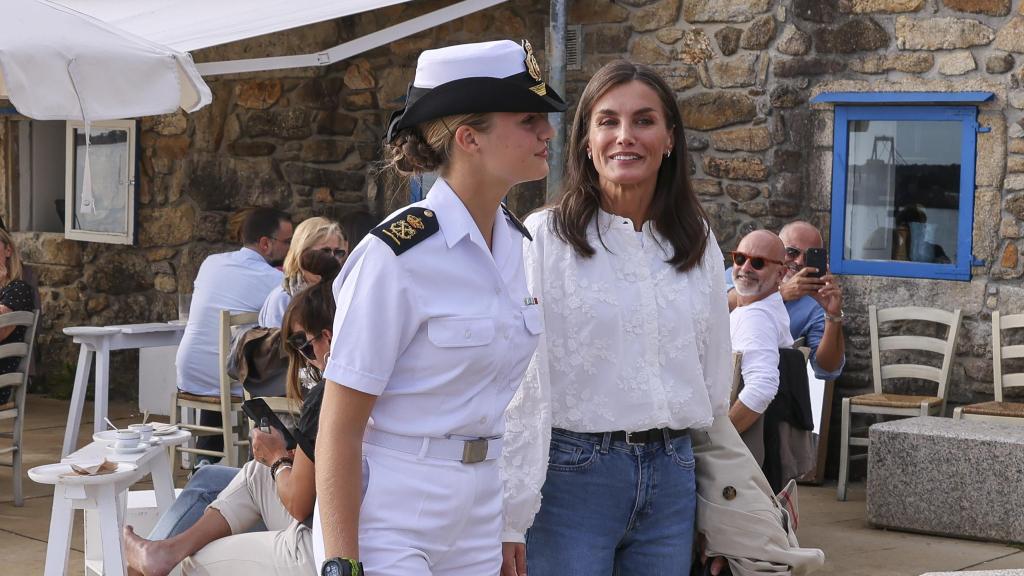 La reina Letizia, radiante, junto a la princesa Leonor.