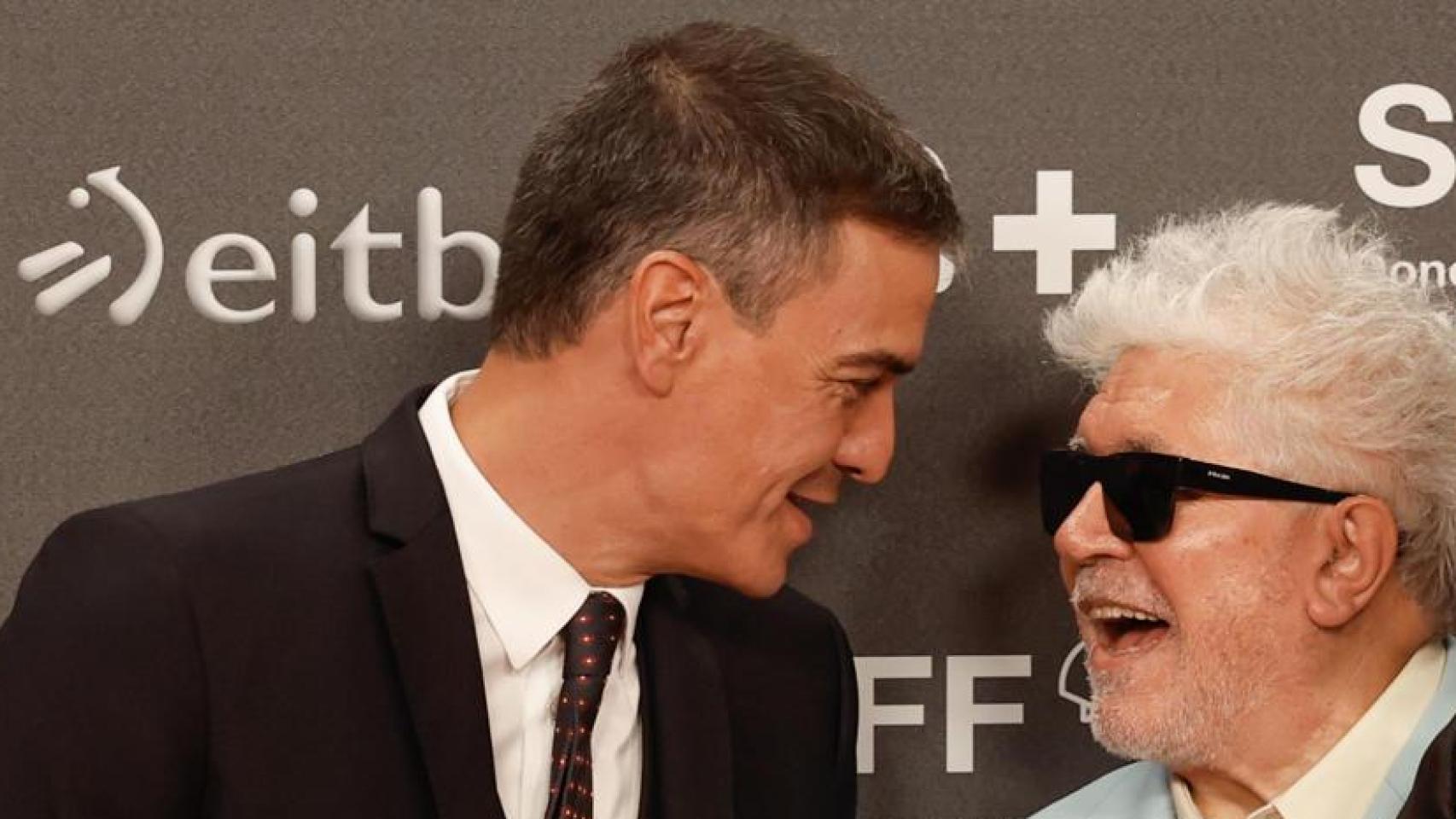 Pedro Sánchez y Pedro Almodóvar, esta semana en el Festival de San Sebastián.