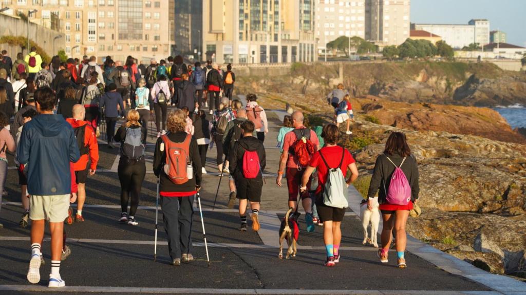 Cientos de participantes este  sábado en la III andaina Camiña Coruña