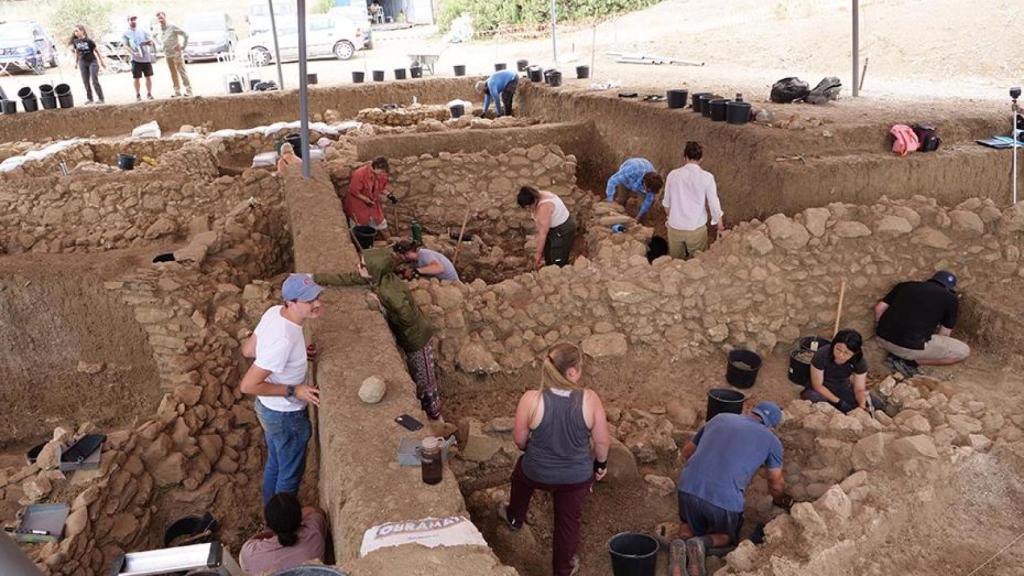 Excavaciones en el Cerro del Villar de Málaga.